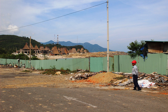 Khắc[-]phục[-]vụ[-]lấn[-]vịnh[-]Nha[-]Trang,[-]chủ[-]đầu[-]tư[-]"cấm[-]cửa"[-]báo[-]chí